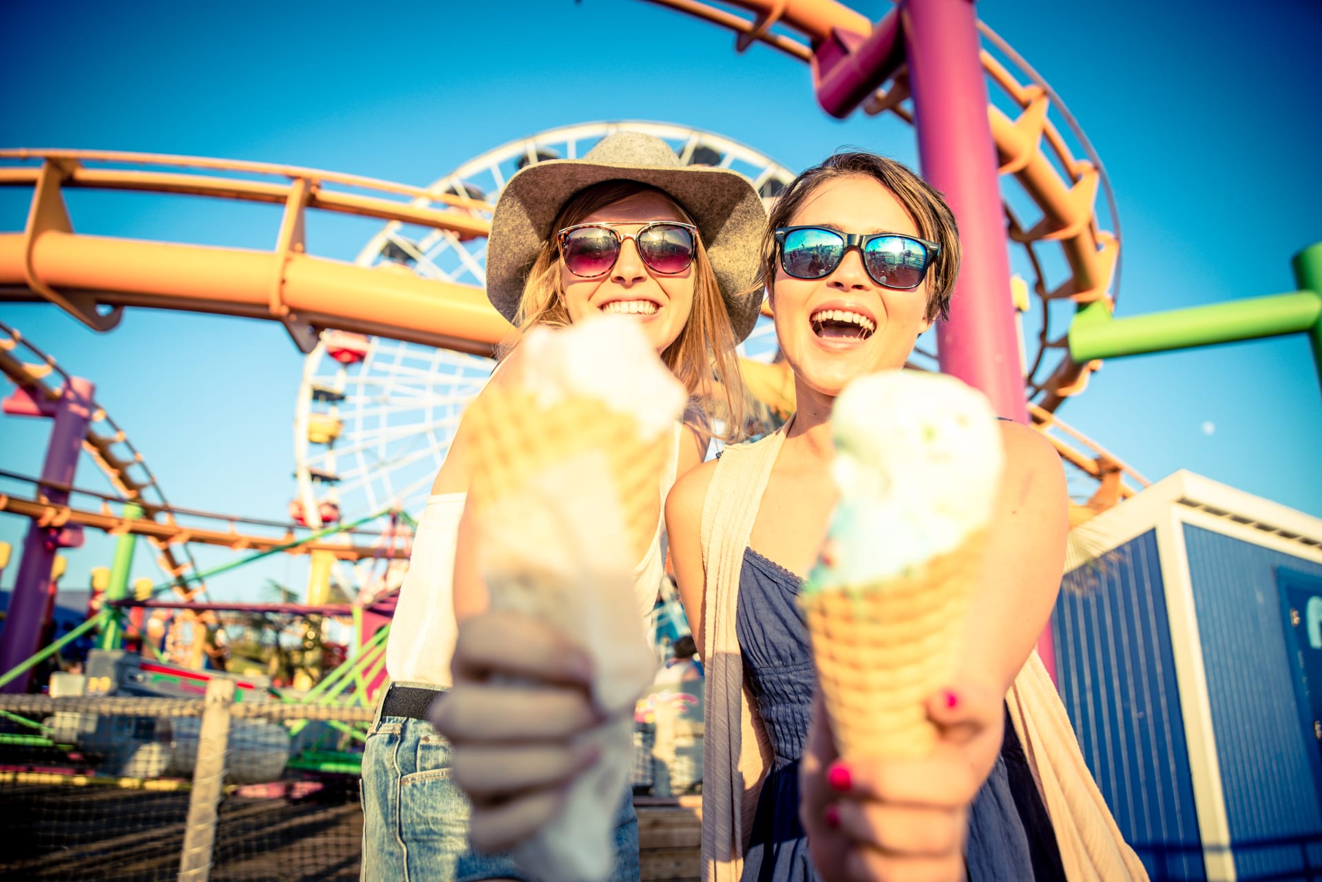 friends-eating-ice-cream-outdoor