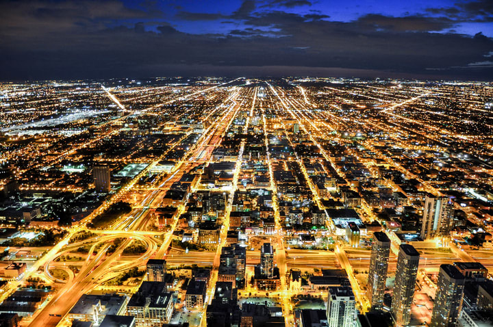 Vista nocturna de Chicago desde el Skydeck. Cosas que hacer de noche en Chicago.