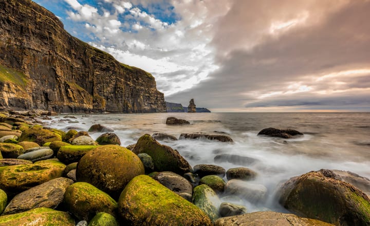Acantilados Moher Cliffs, Irlanda. Las mejores excursiones de día desde Dublín en primavera.