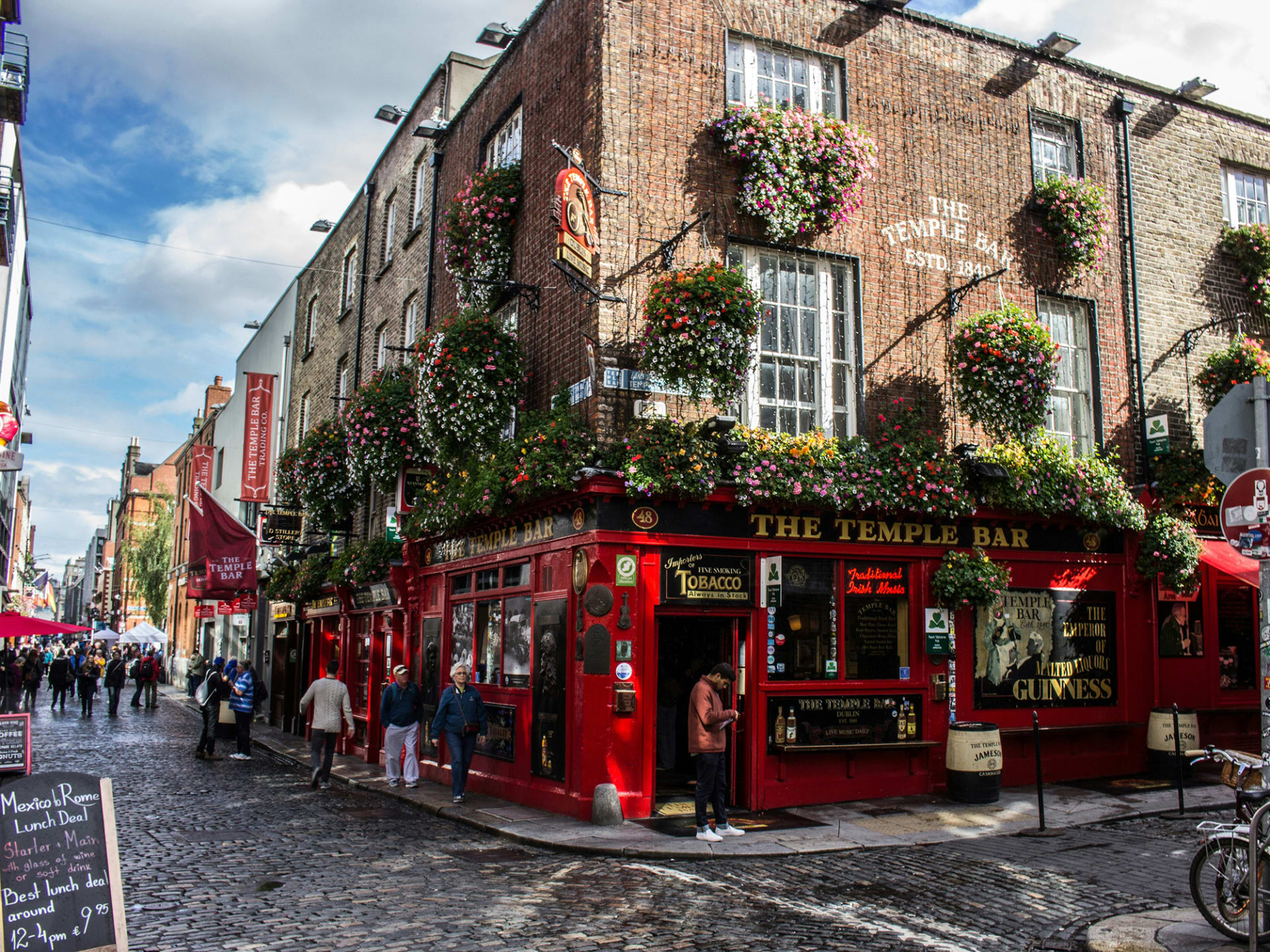 Temple Bar in Dublin im Sommer