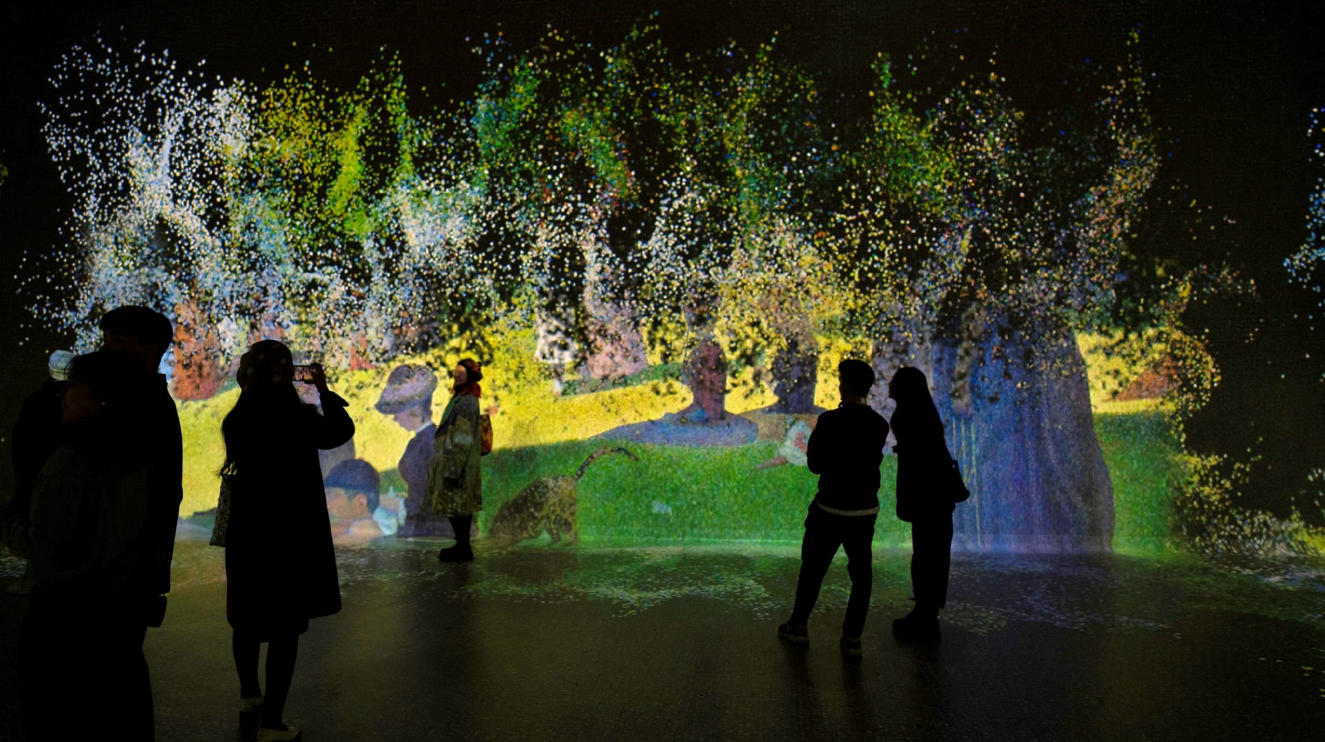 Frameless immersive art experience