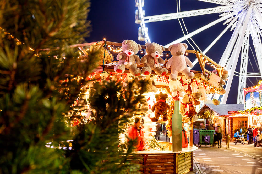Stalls and big wheel in Hyde Park's WInter Wonderland
