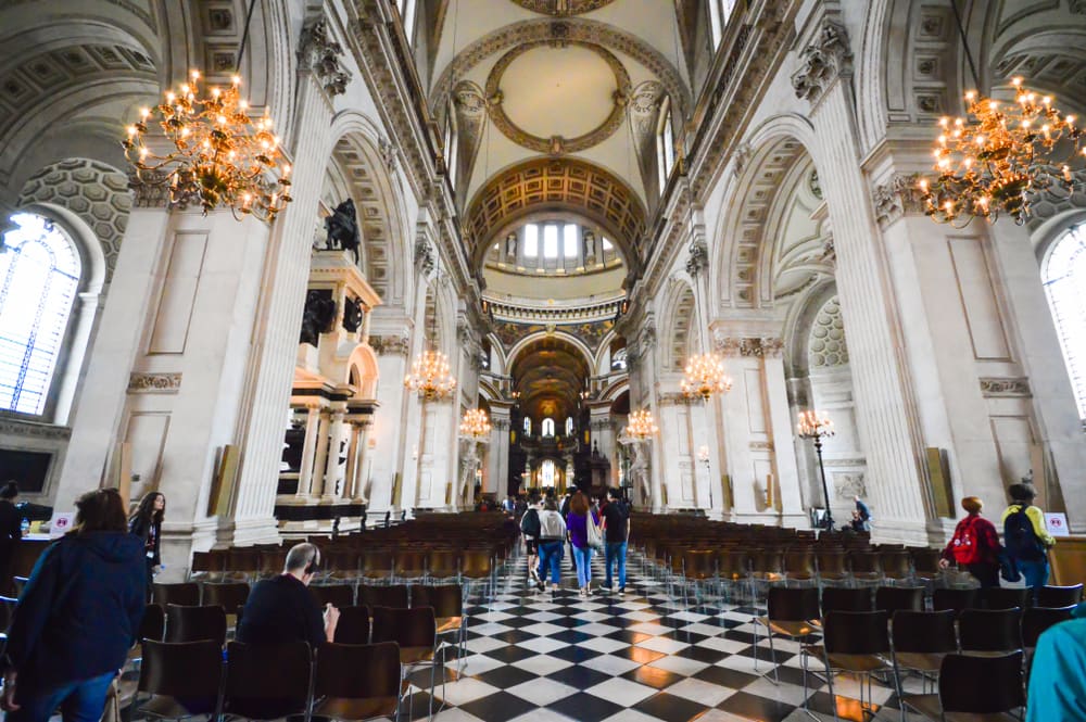 Im Inneren der St Paul's Cathedral