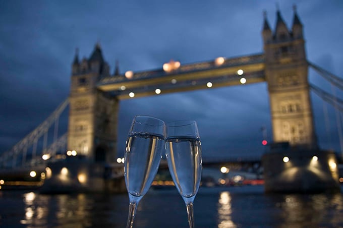 Tower Bridge London bei Nacht
