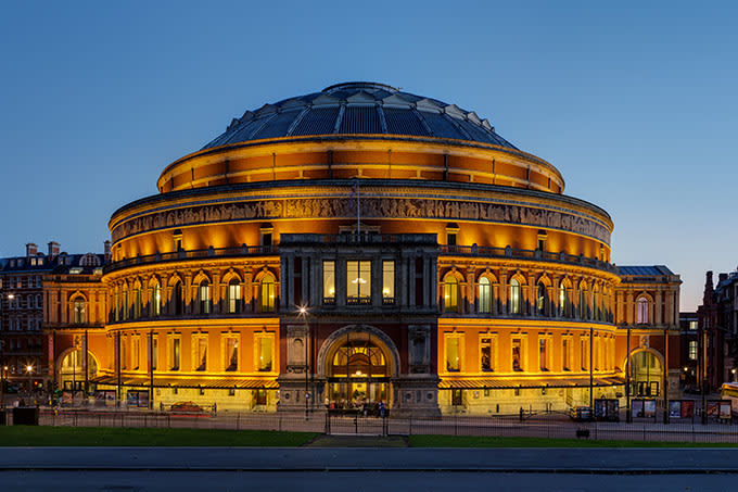 Royal Albert Hall iluminado ao entardecer