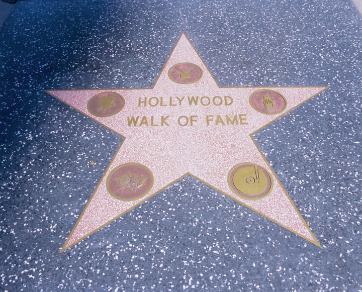 Estrella del Paseo de la Fama de Hollywood en Los Ángeles. Rutas turísticas en Los Ángeles.