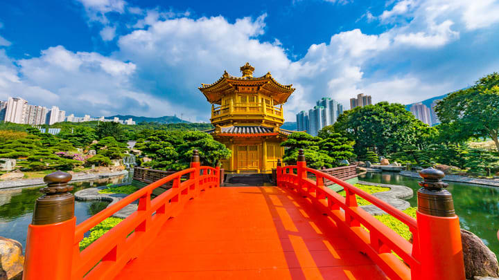 Golden Pagoda en el jardín Nan lian  de Hong Kong. Qué ciudades visitar en noviembre. 
