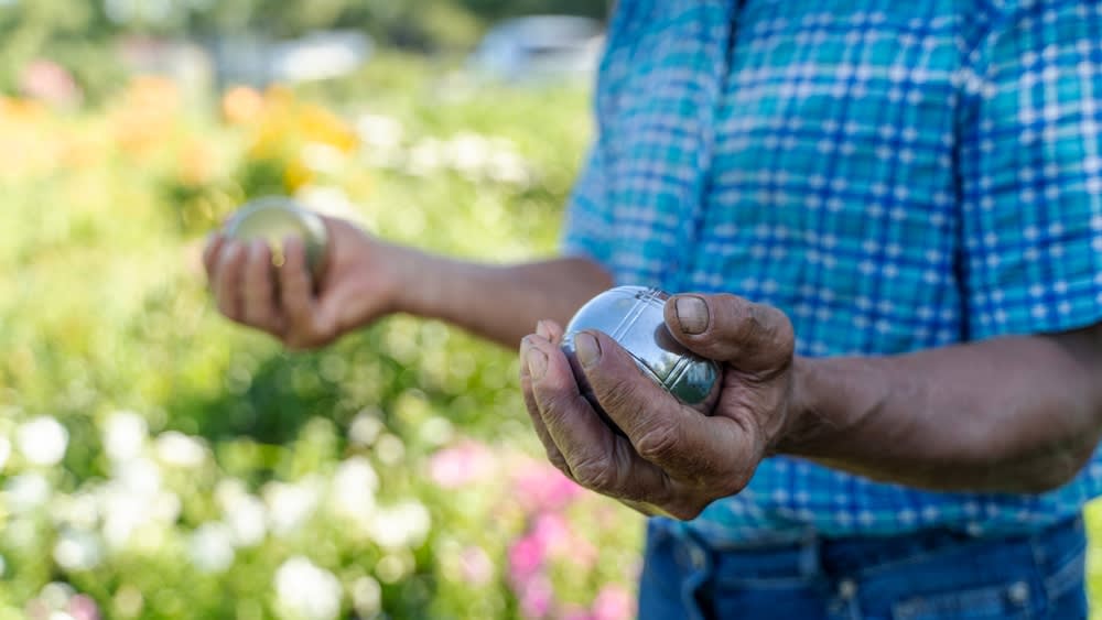 Pétanque player