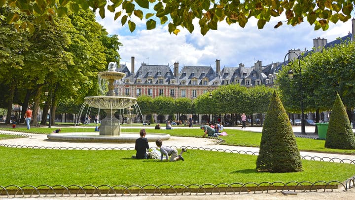 Place des Vosgues, Le Marais, París. Todos los distritos de París.