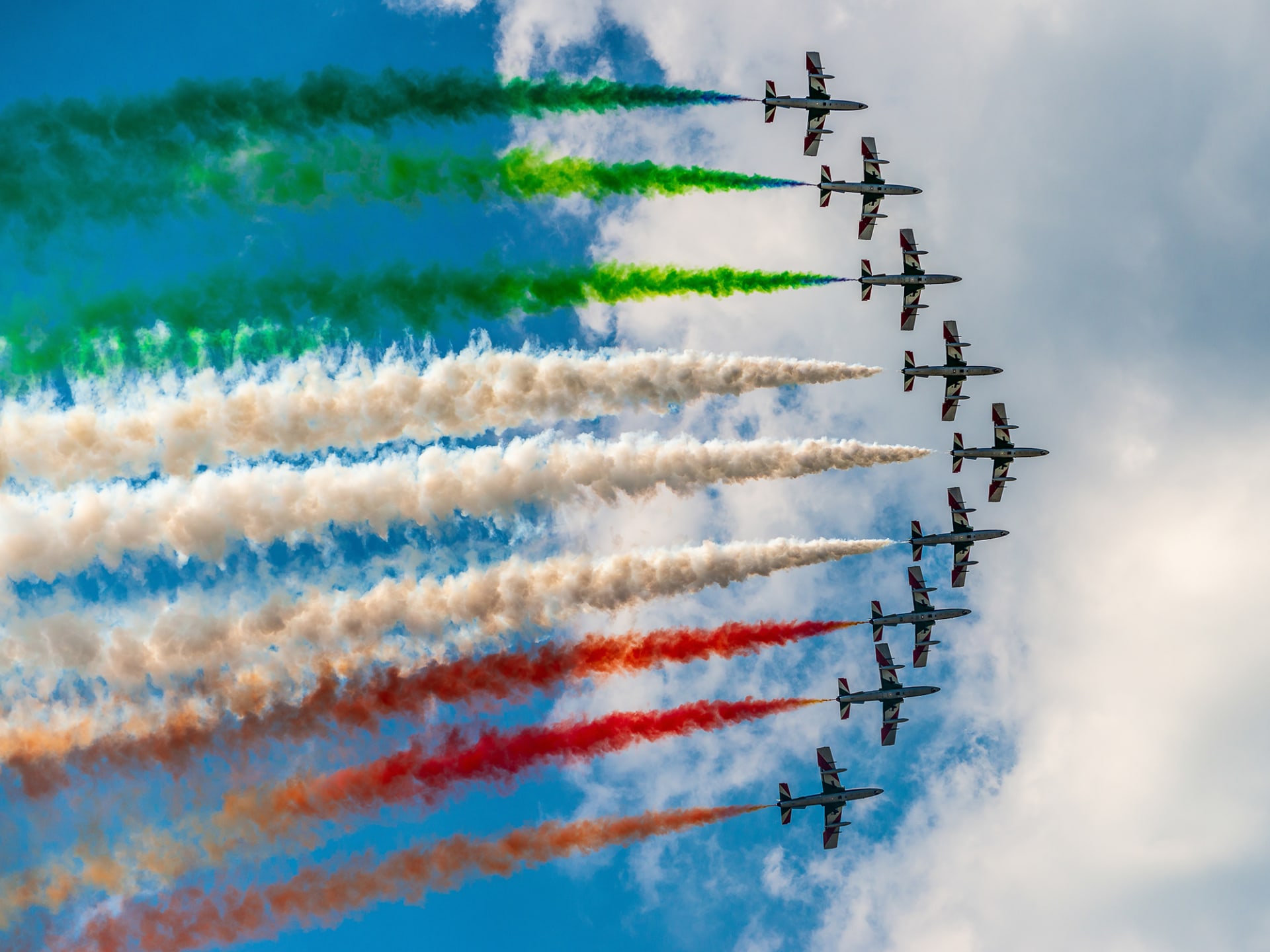 Überflug der Frecce Tricolori während der Militärparade am Tag der Republik