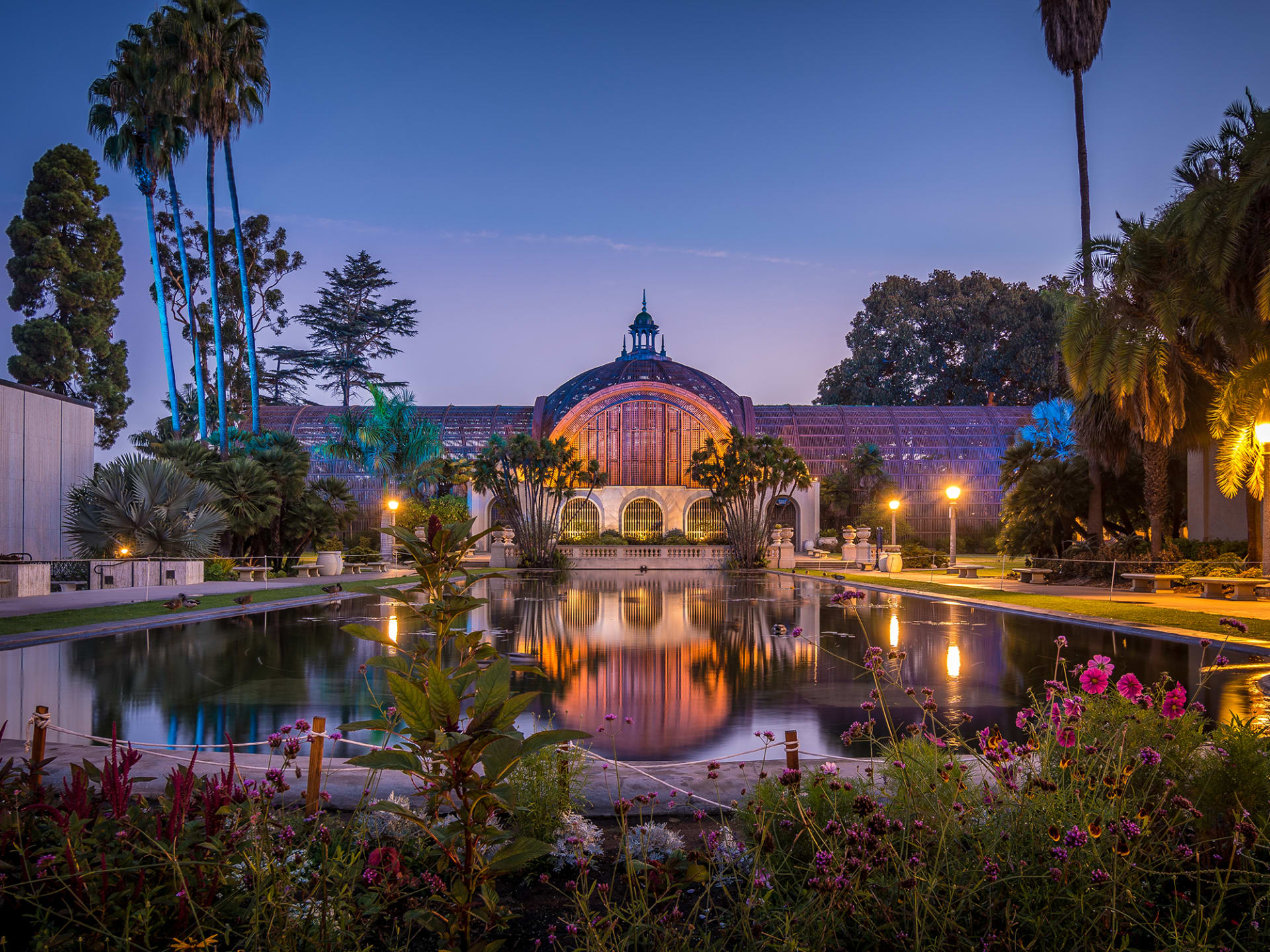 Der Balboa Park in San Diego bei Nacht