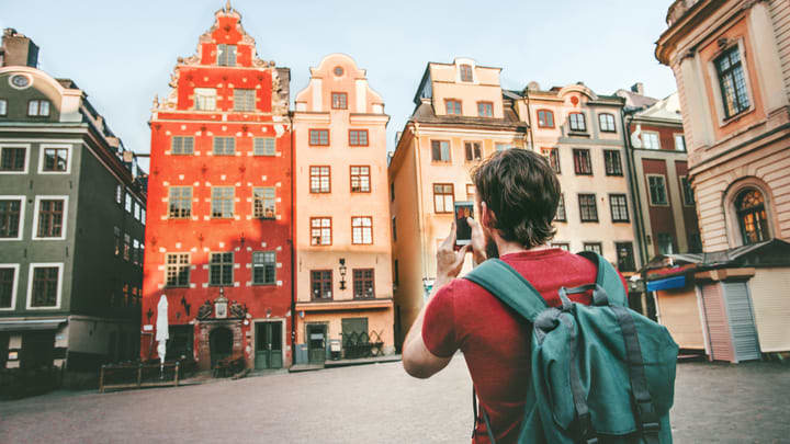 Tourist beim Sightseeing Stockholm in Gamla Stan 