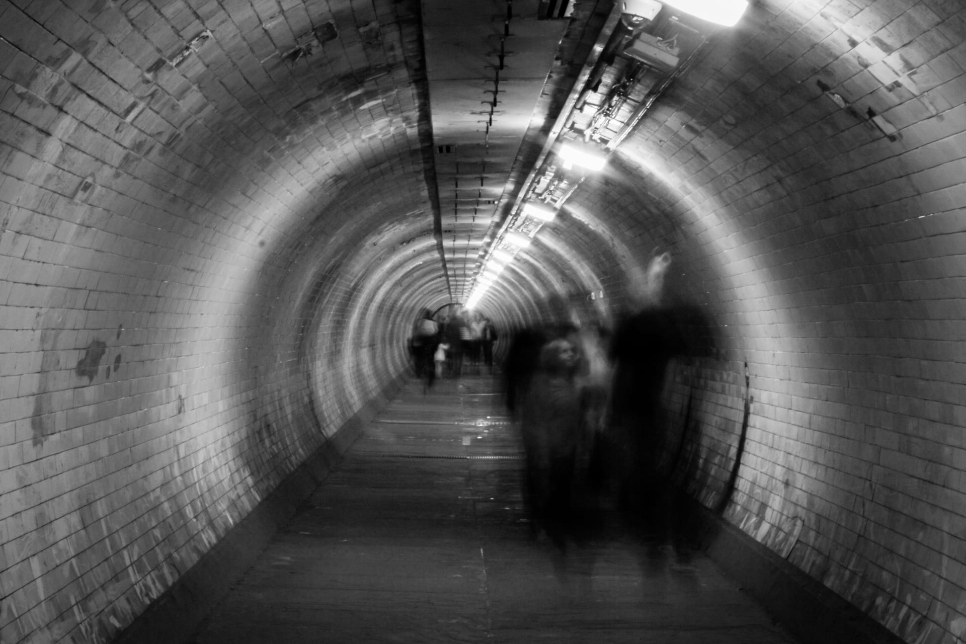 fantasmas-tunel-foco-suave