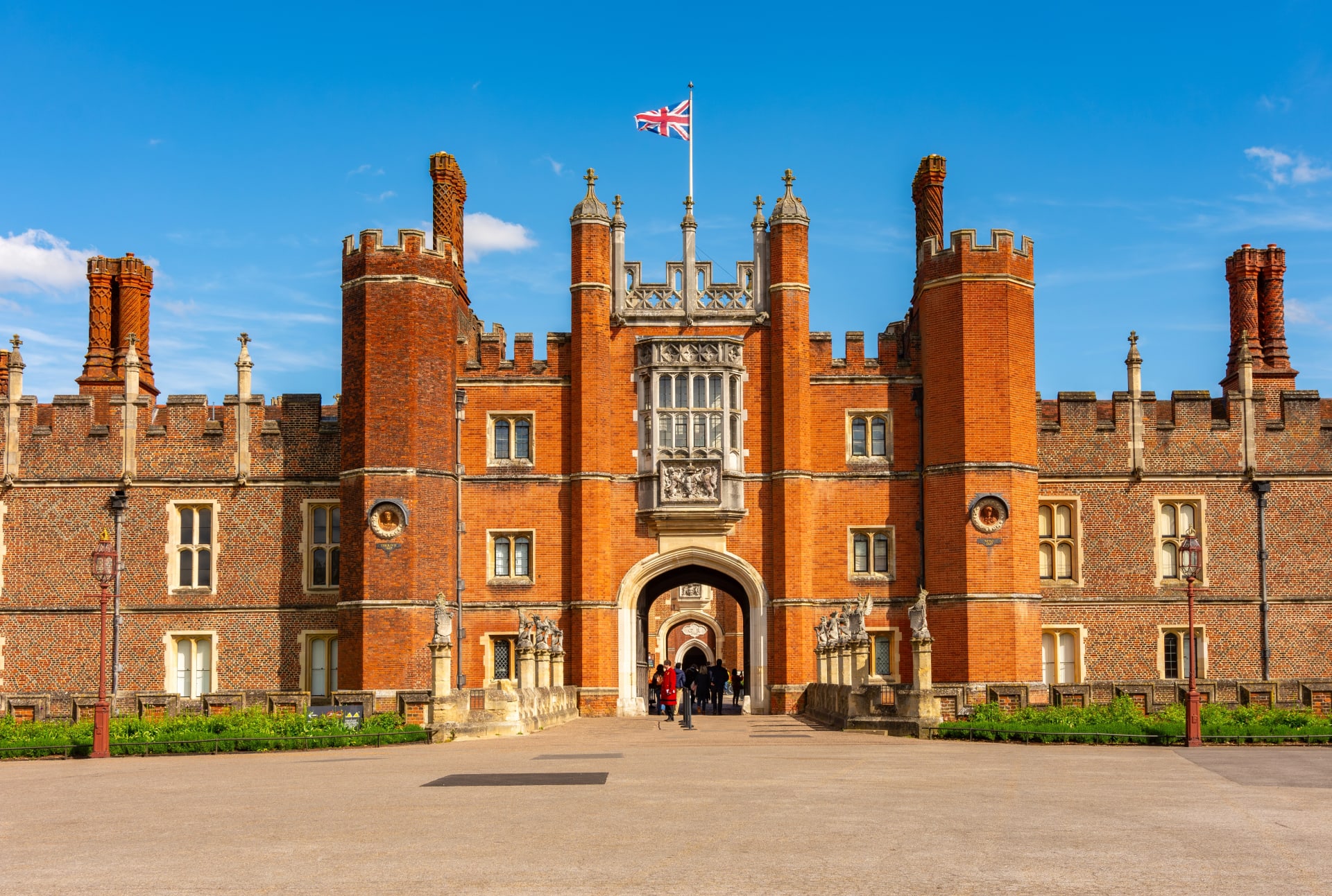 hampton-court-palace-richmond-london-uk