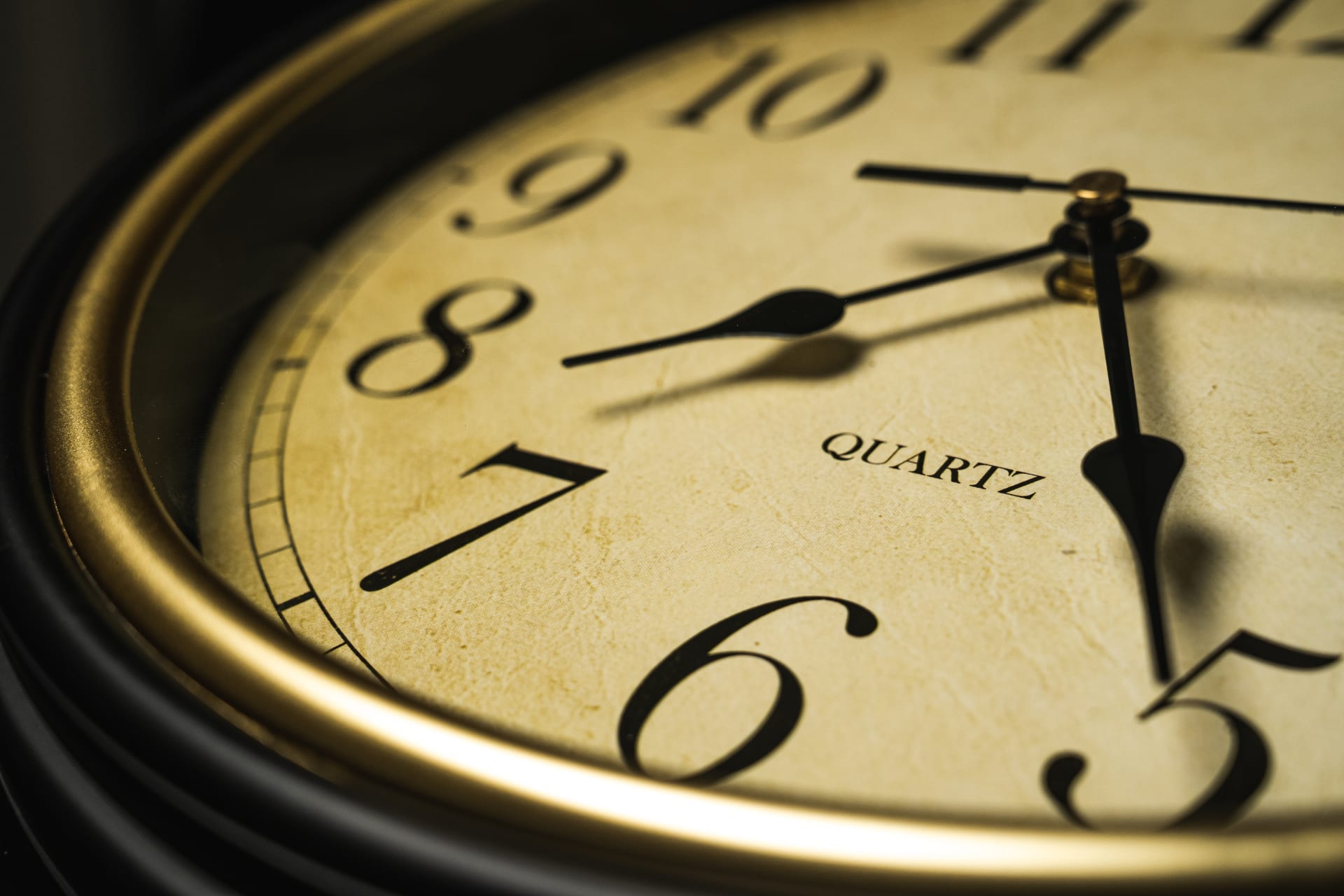 hands-clock-moving-close