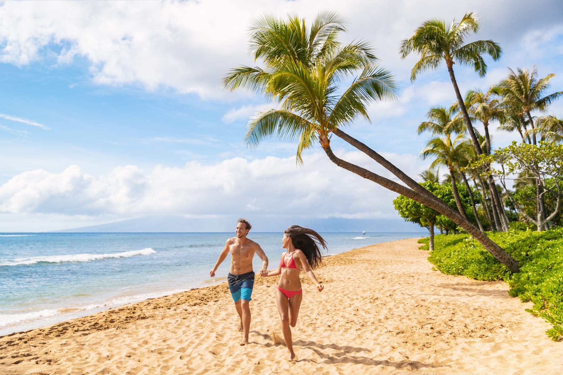 happy-hawaii-beach-fun-young-people