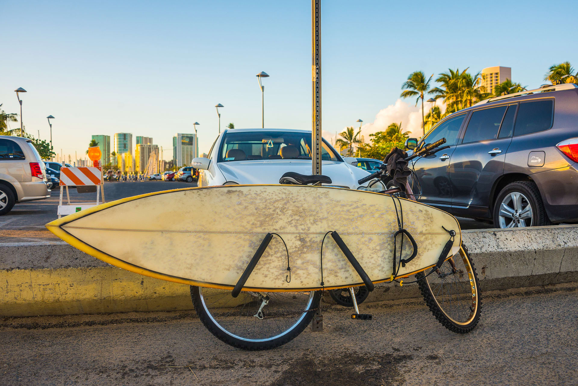 hawaii-surfing-bicycle-standing-on-road