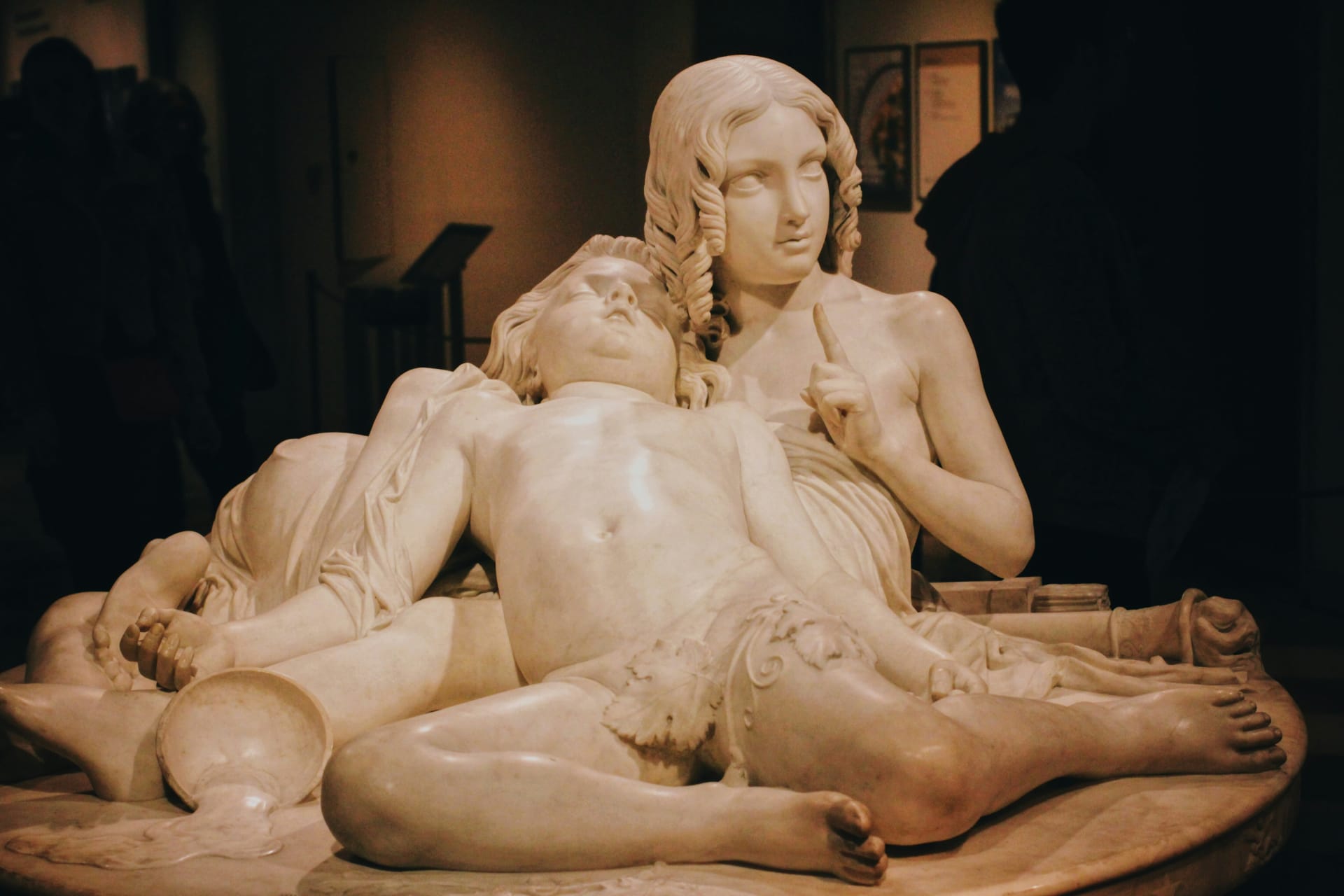 大都会艺术博物馆雕塑展