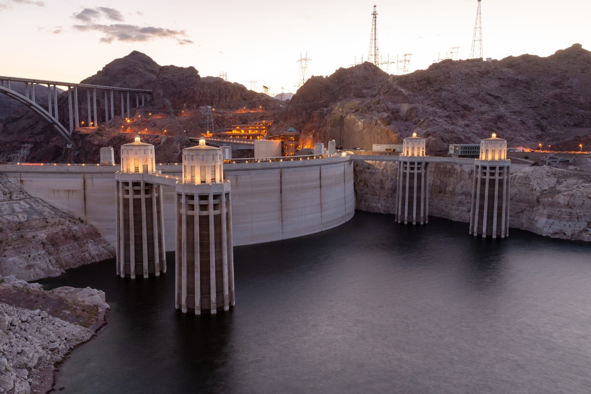 hoover-dam-close-shot-lake
