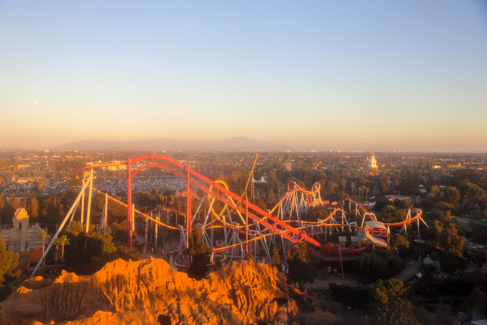 knotts-berry-farm-surroundings-sky