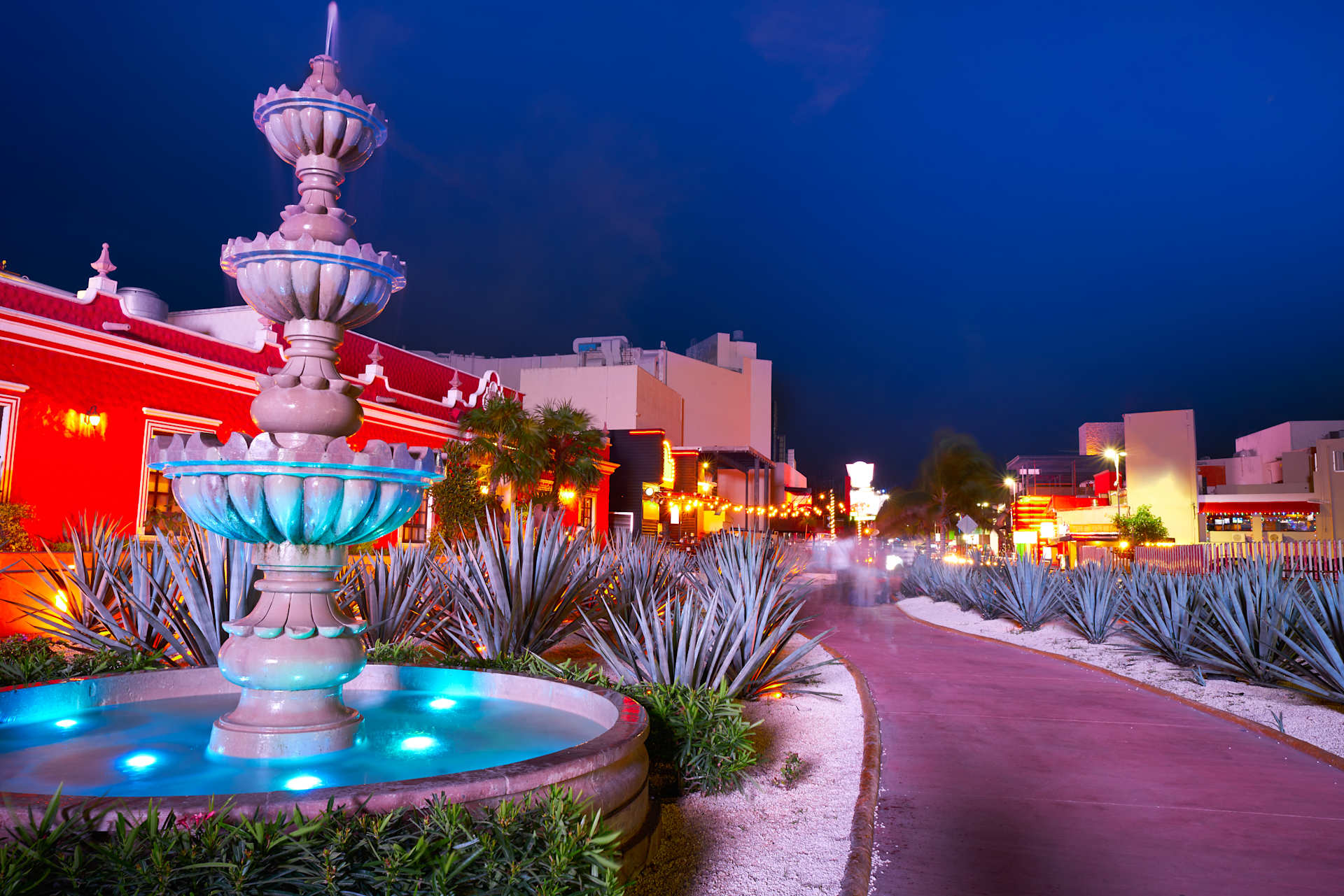 Kukulcán Boulevard