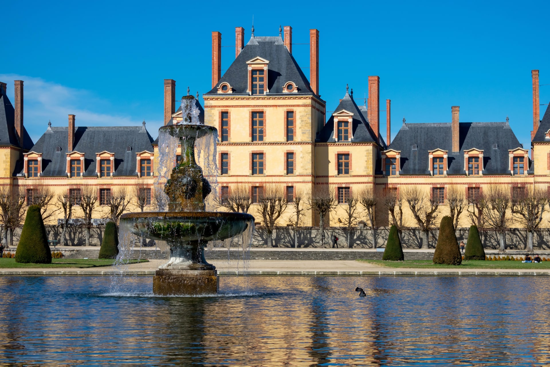 landscape-view-castle-fontainebleau-france
