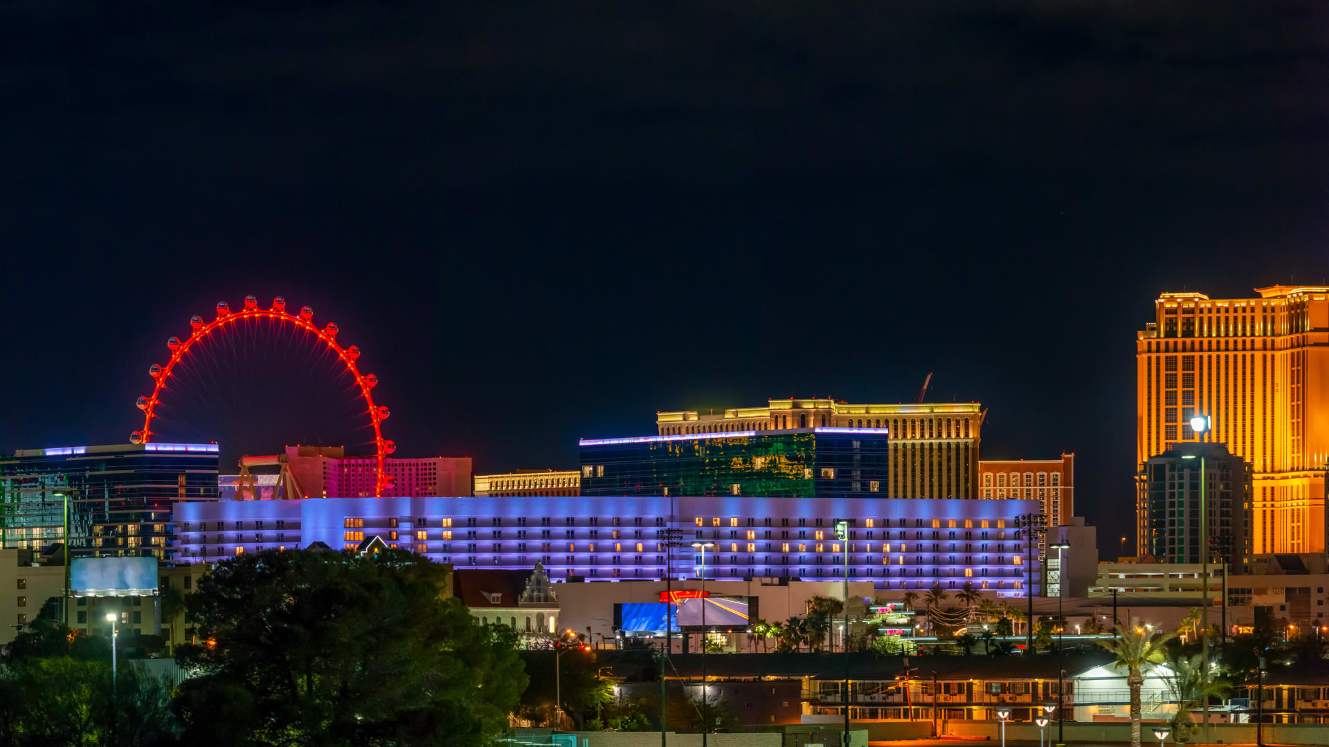 las-vegas-nevada-skyline-ferris-wheel