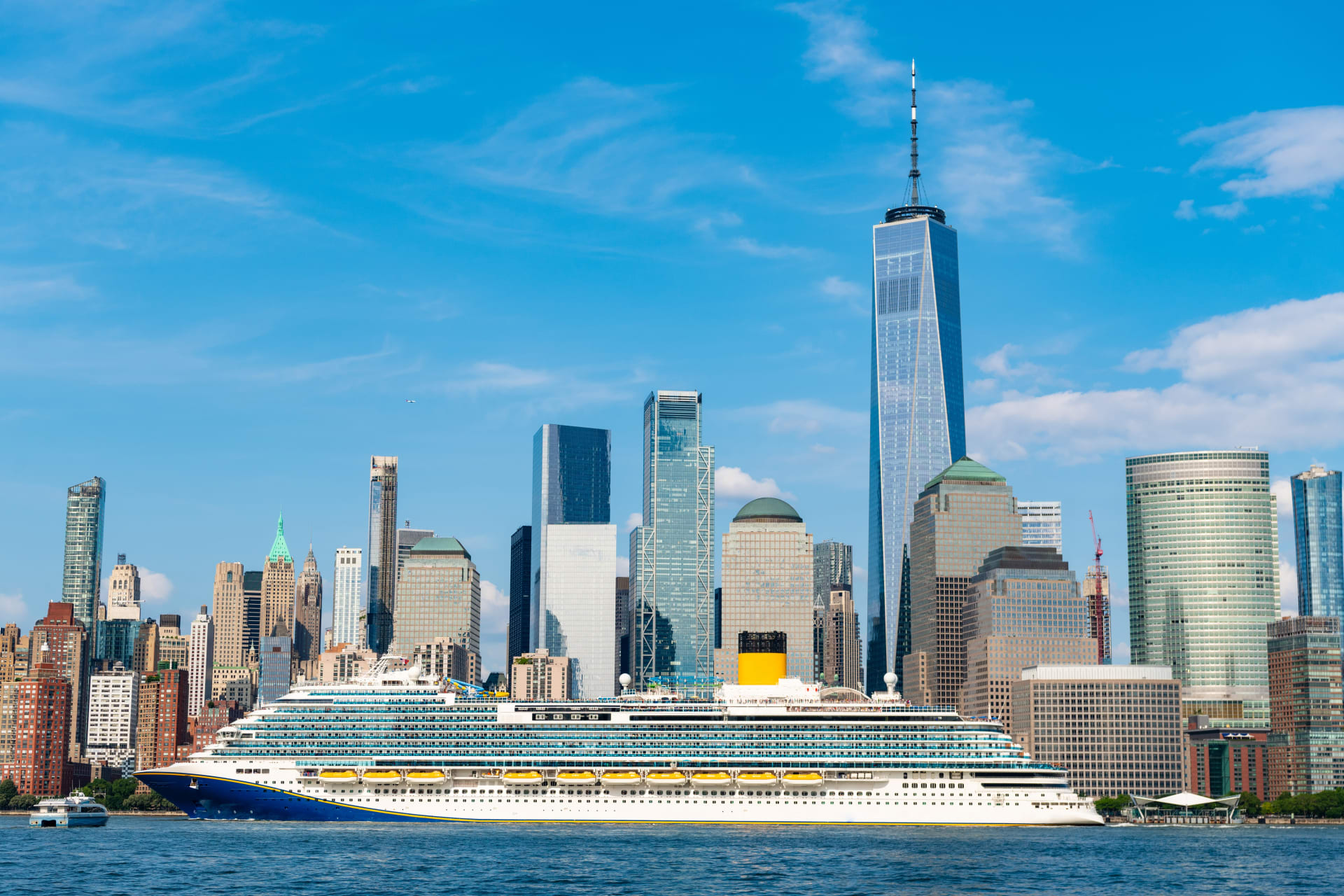 luxury-cruise-ship-sailing