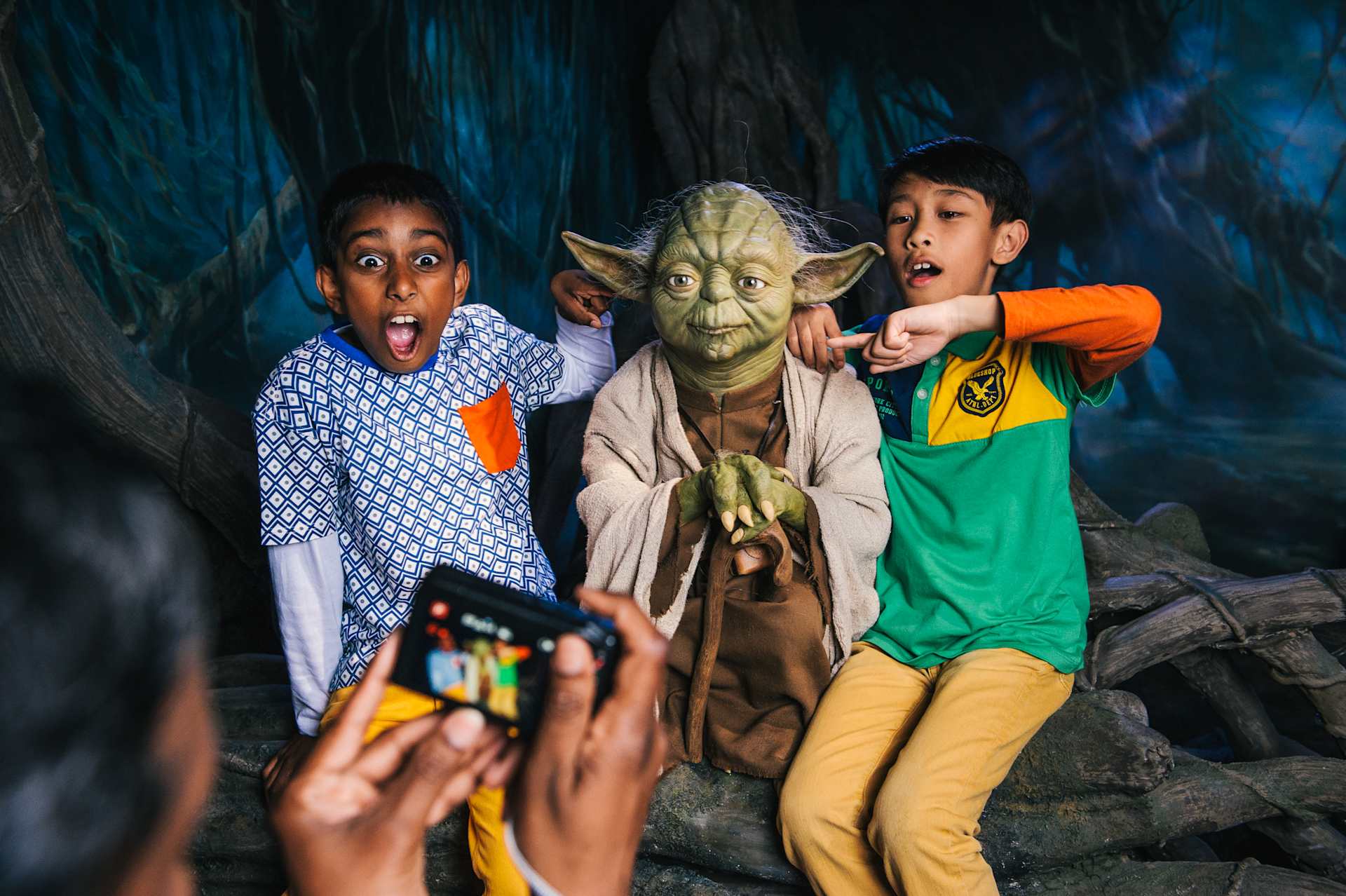 Children with Yoda at Madame Tussauds London