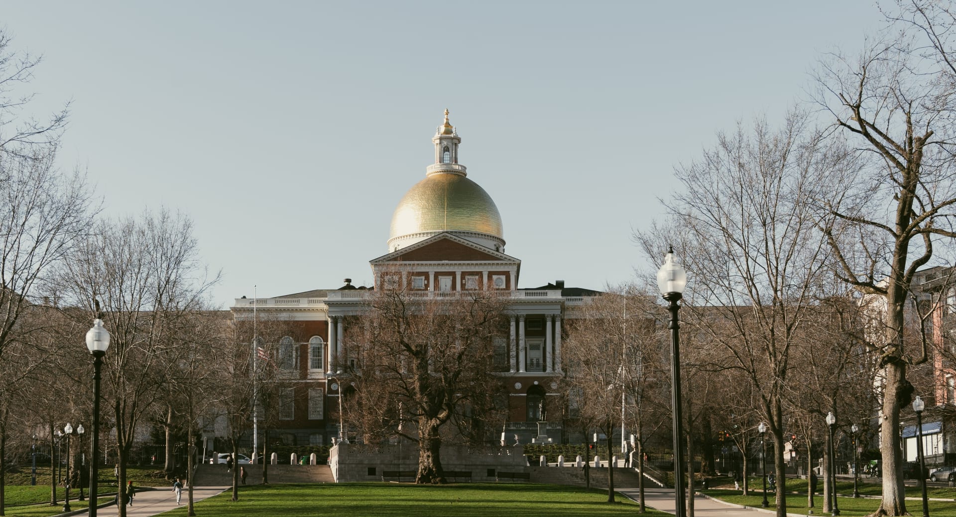 massachusetts-state-house-boston-common