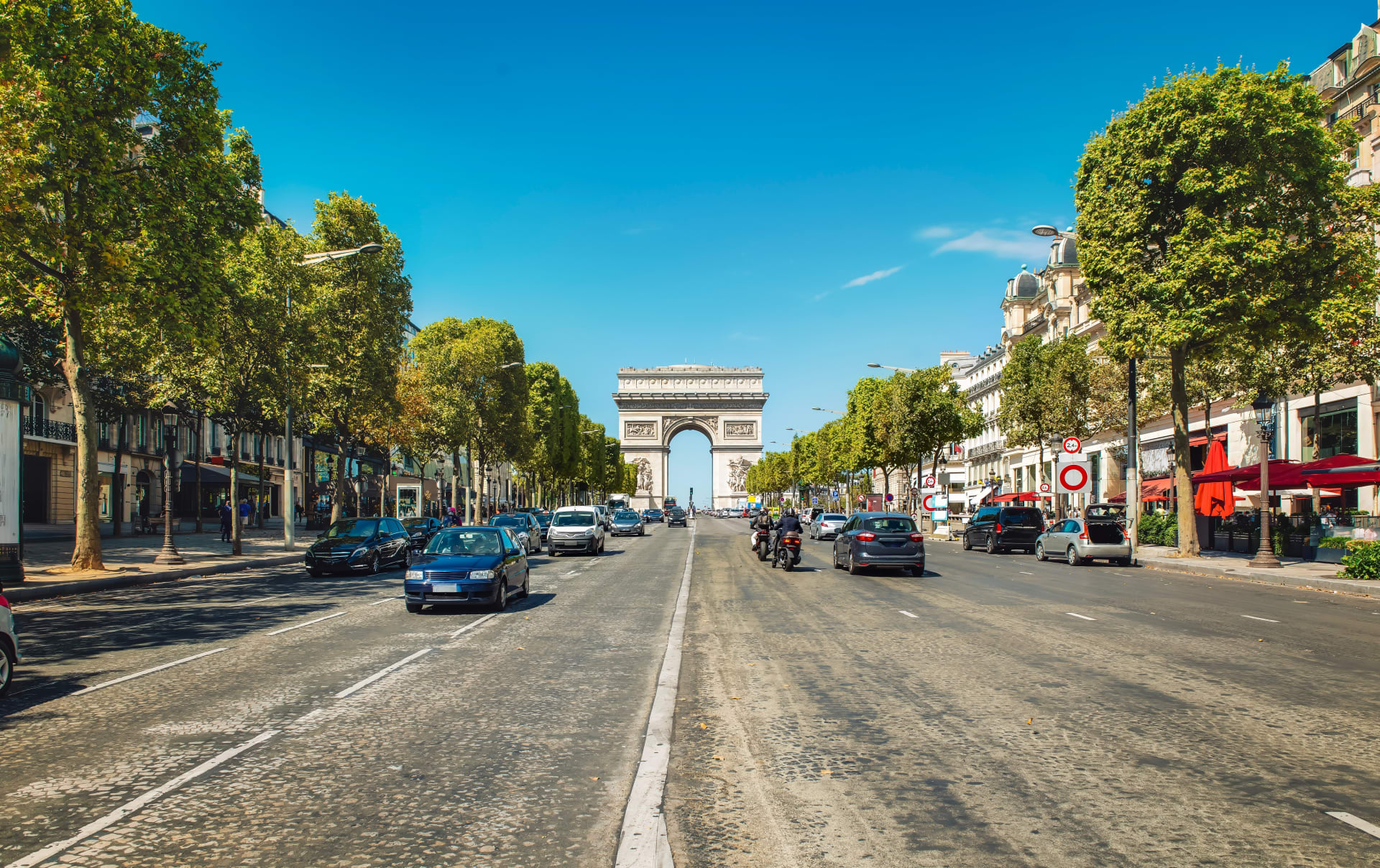 road-champs-elysee-leading-arc-de