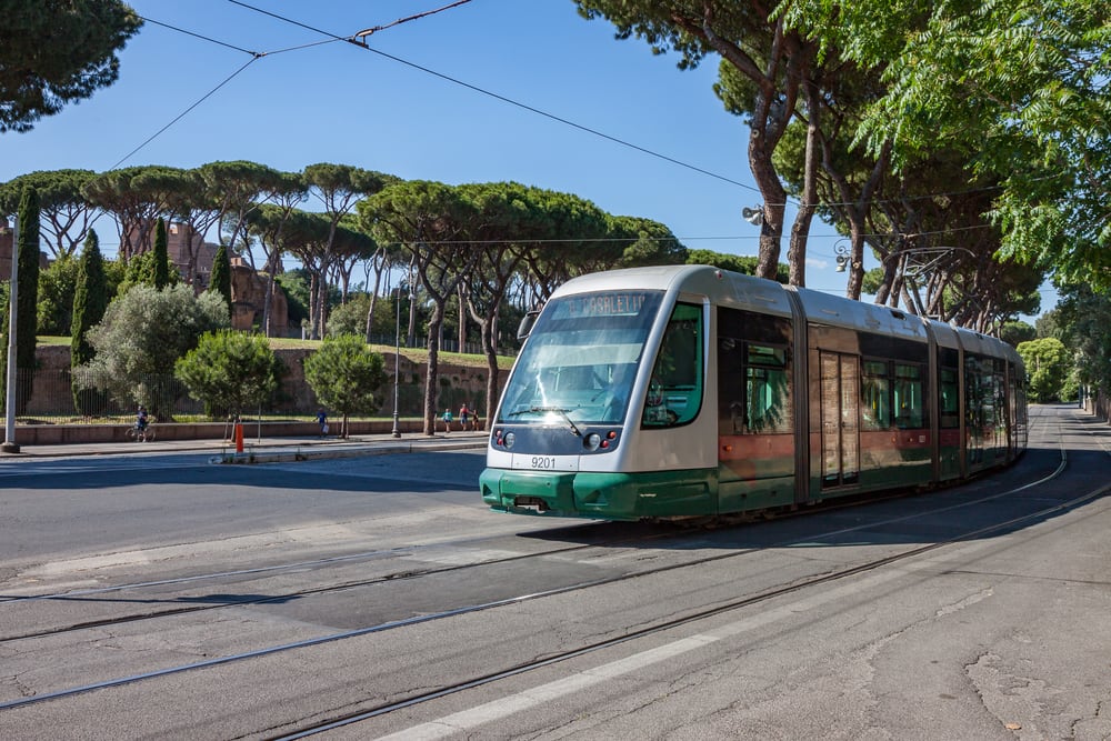 best ways to travel around rome without a car