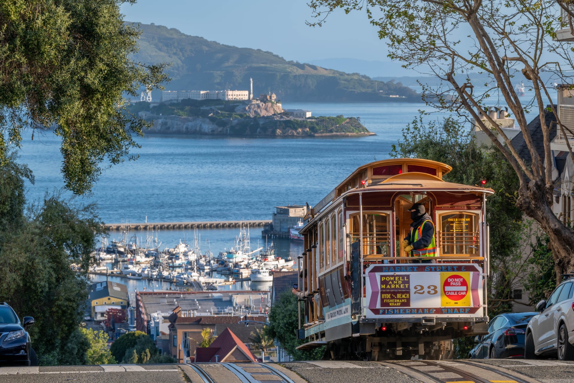 san-francisco-cable-cars-daybreak