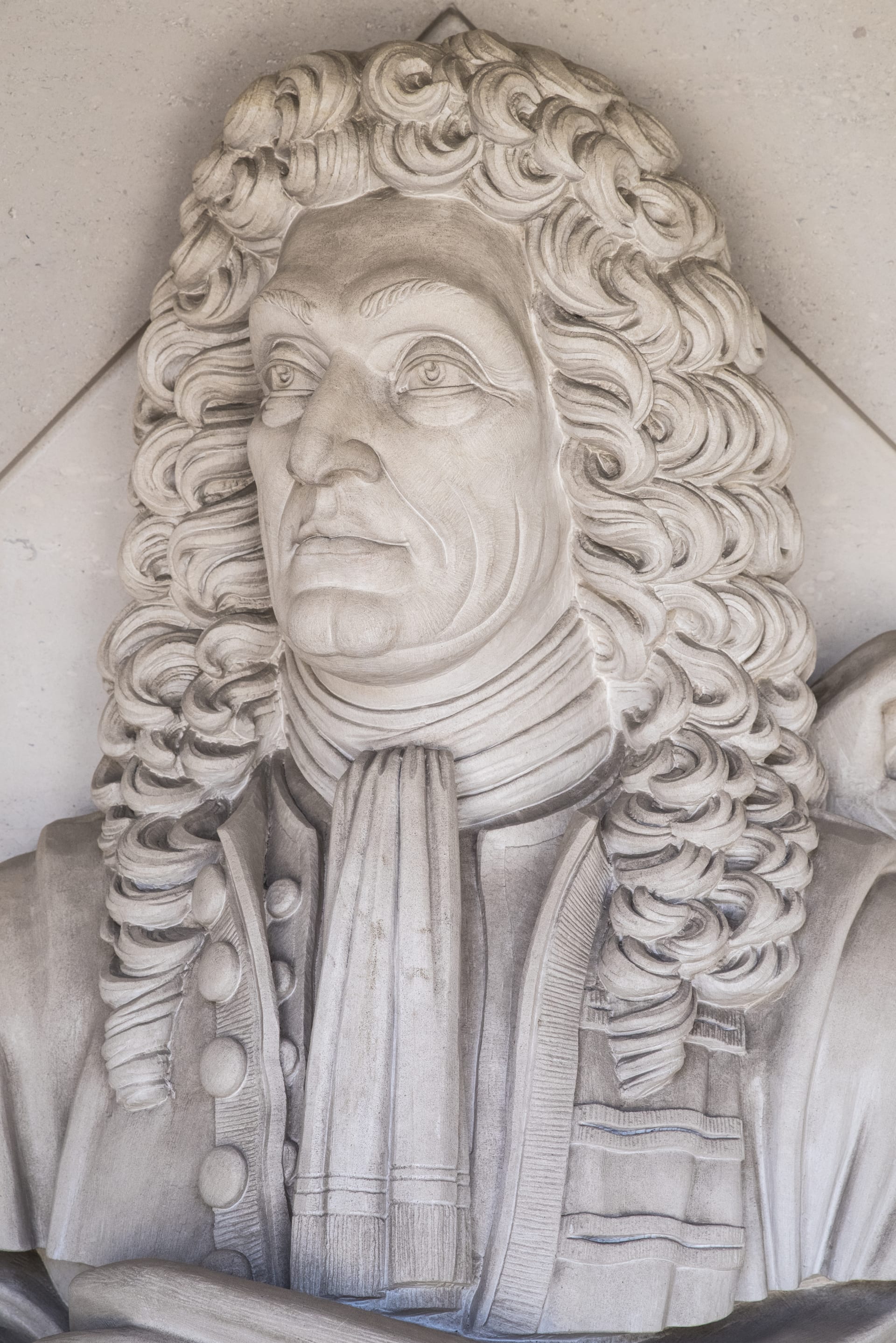 sculpture-famous-architect-sir-christopher-wren