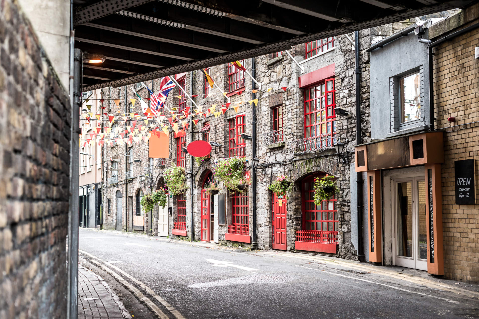 women-guinness-beer-dublin