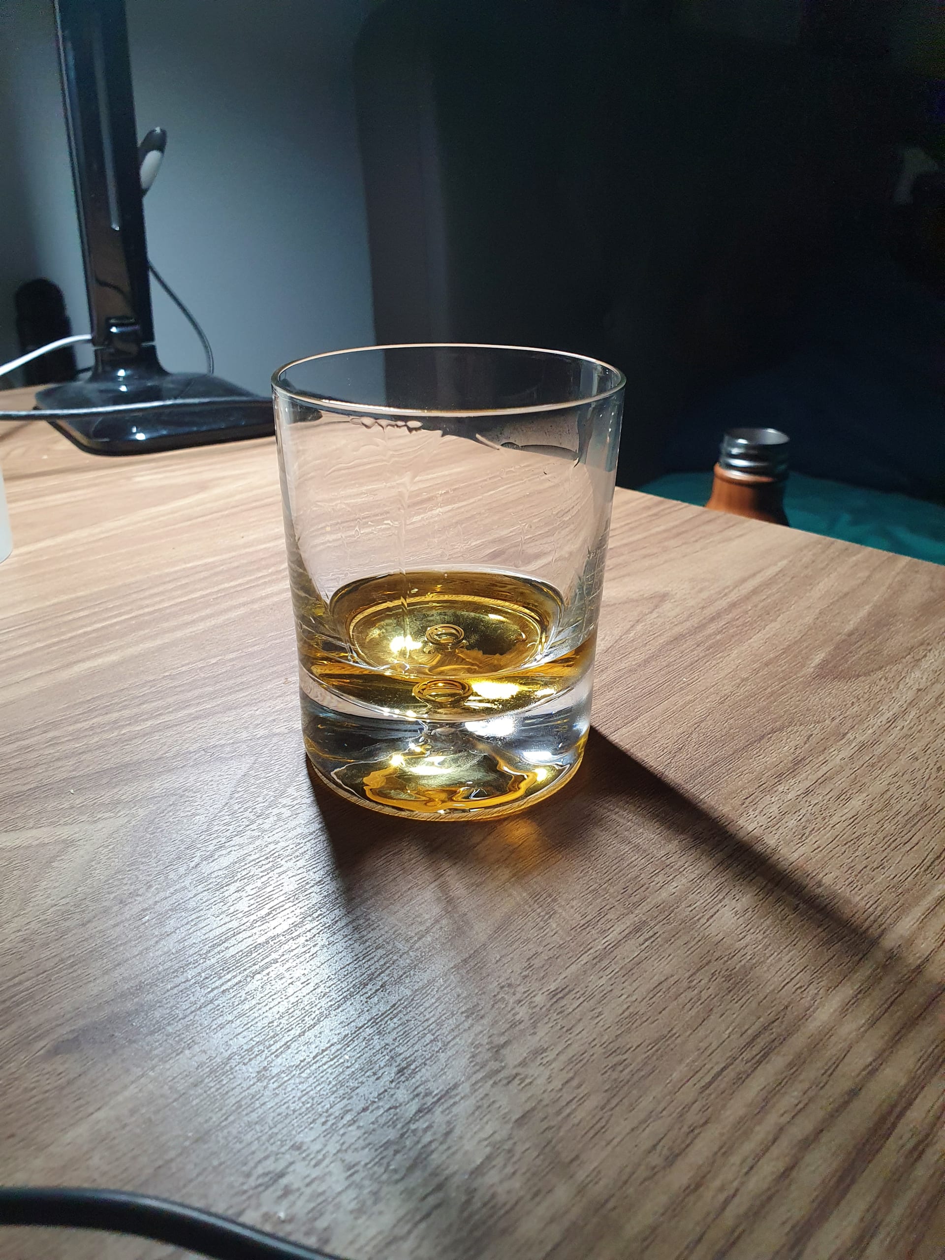 single-glass-jameson-whiskey