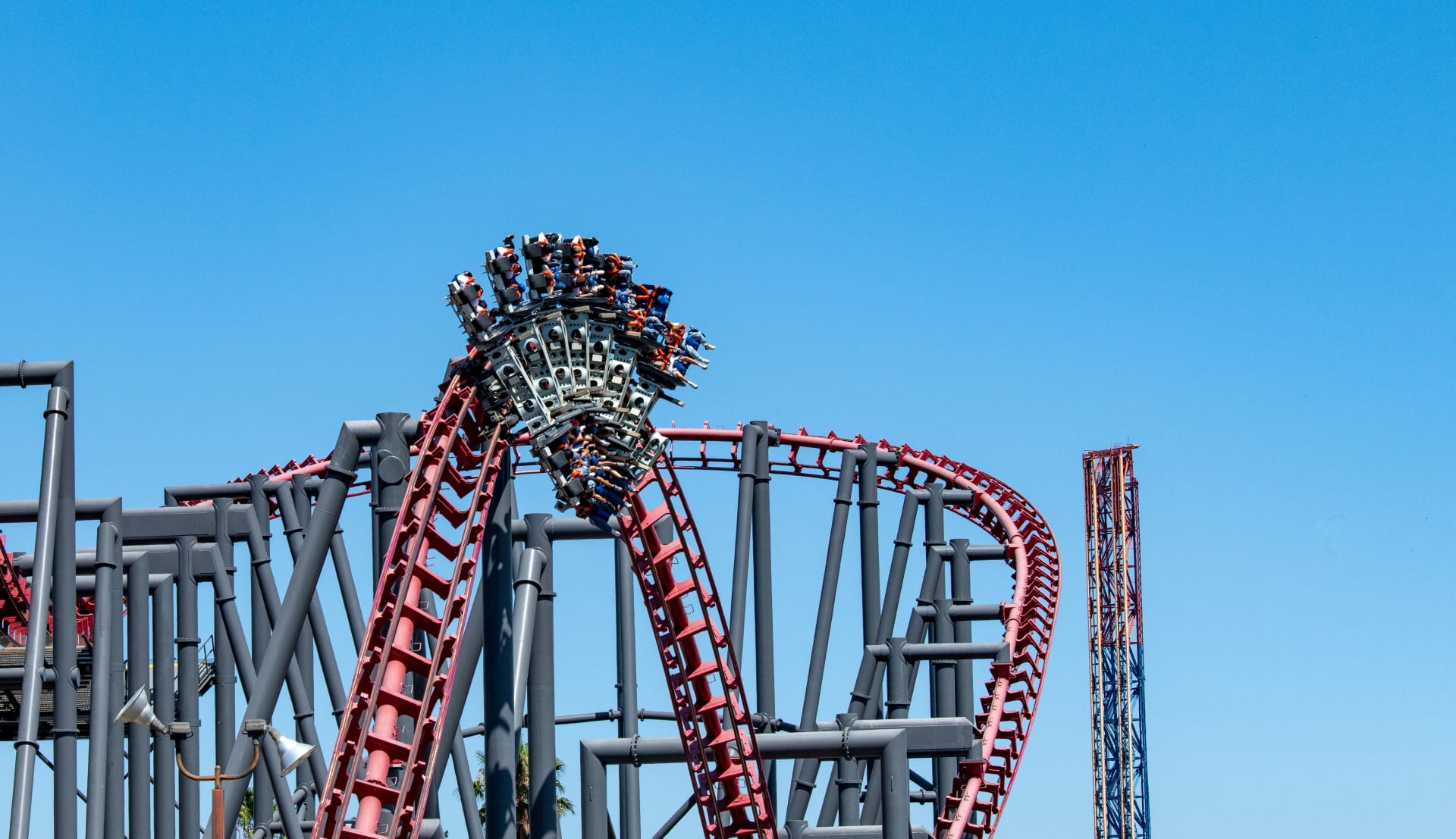 six-flags-magic-mountain-hurricane-harbor