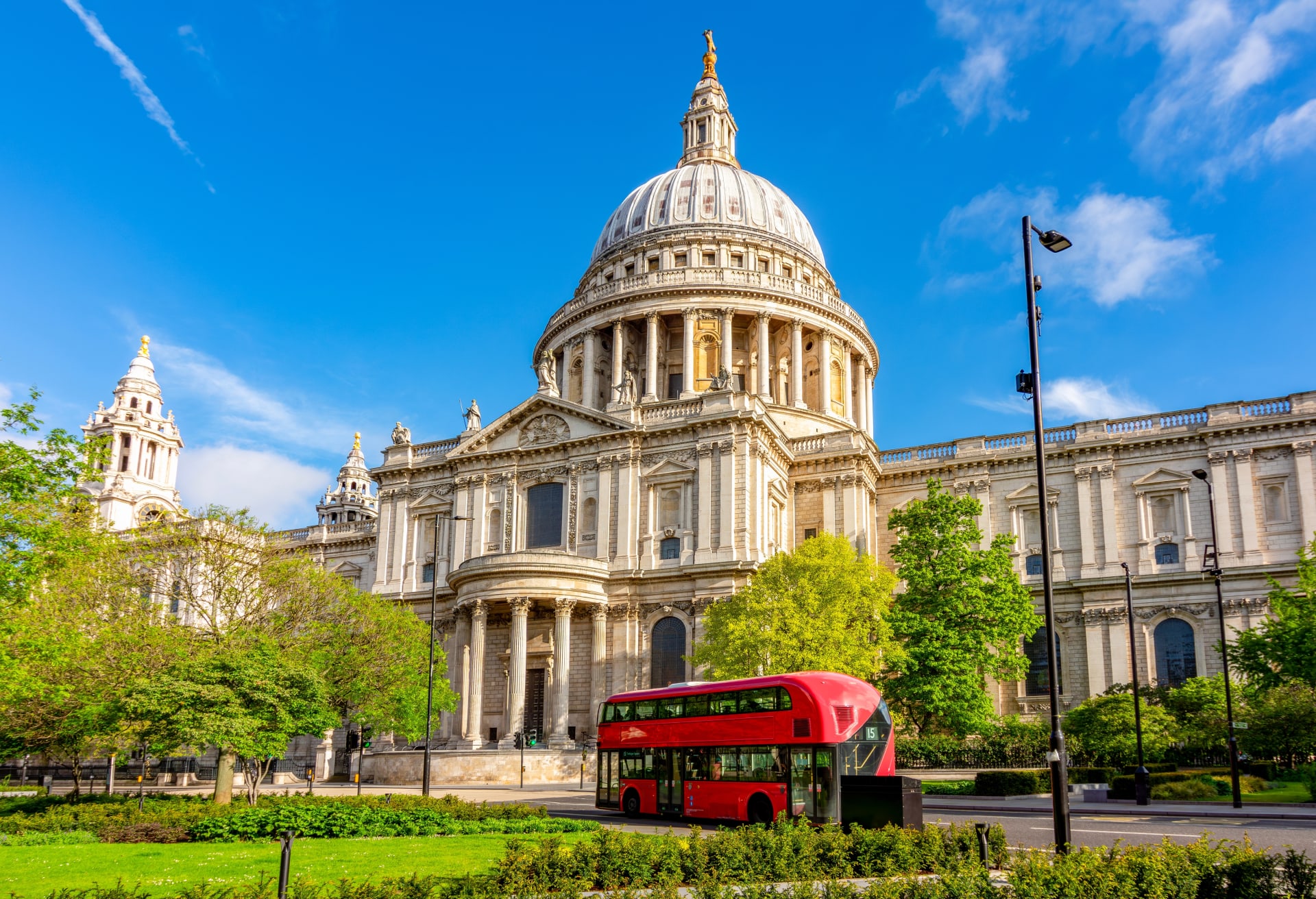 st-pauls-cathedral-doubledecker-bus-london