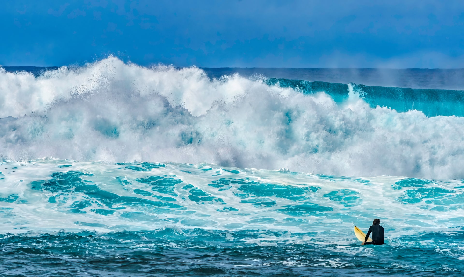 surfer-looking-large-wave-waimea-bay