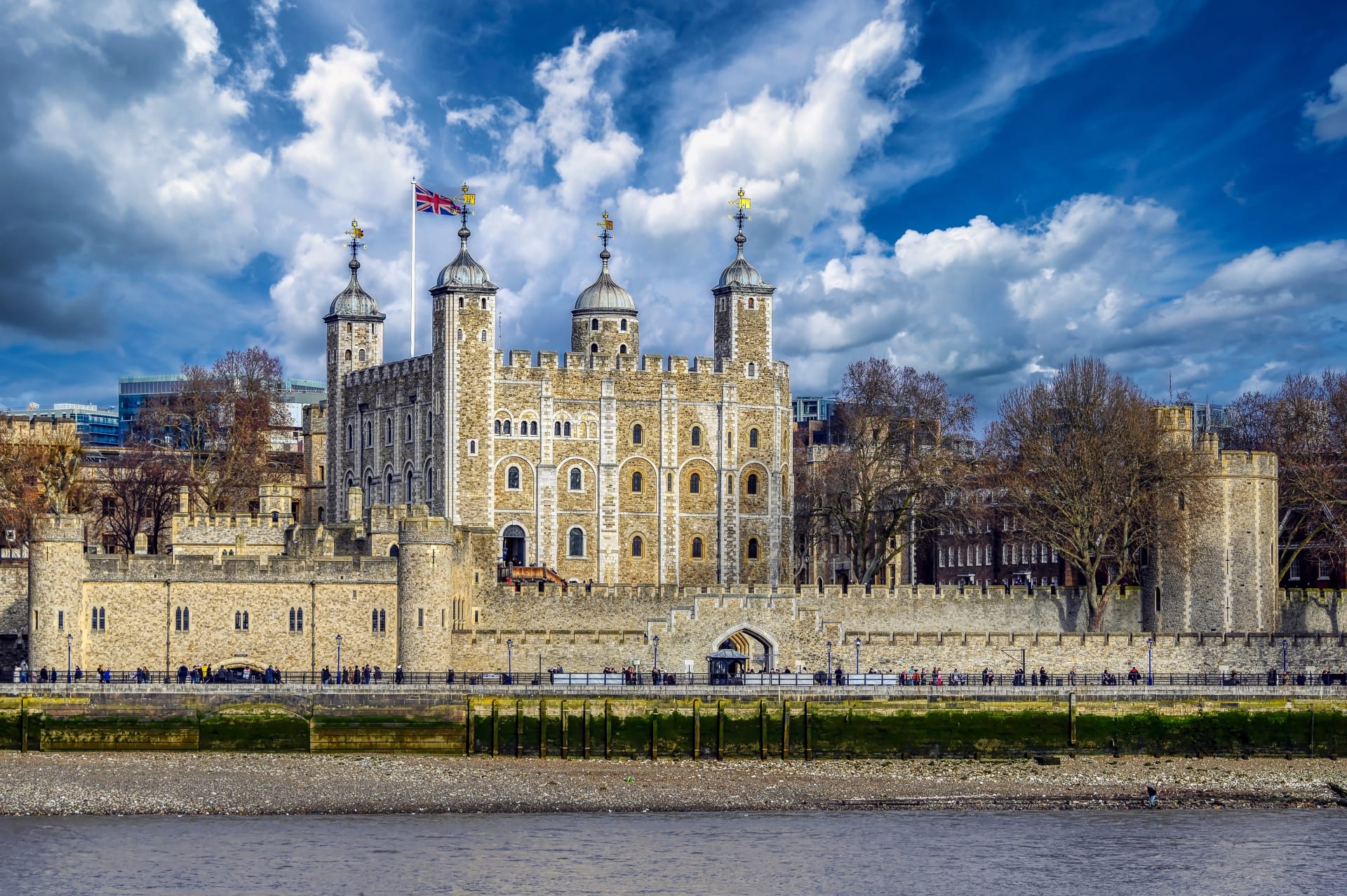 tower-london-seen-south-bank-river