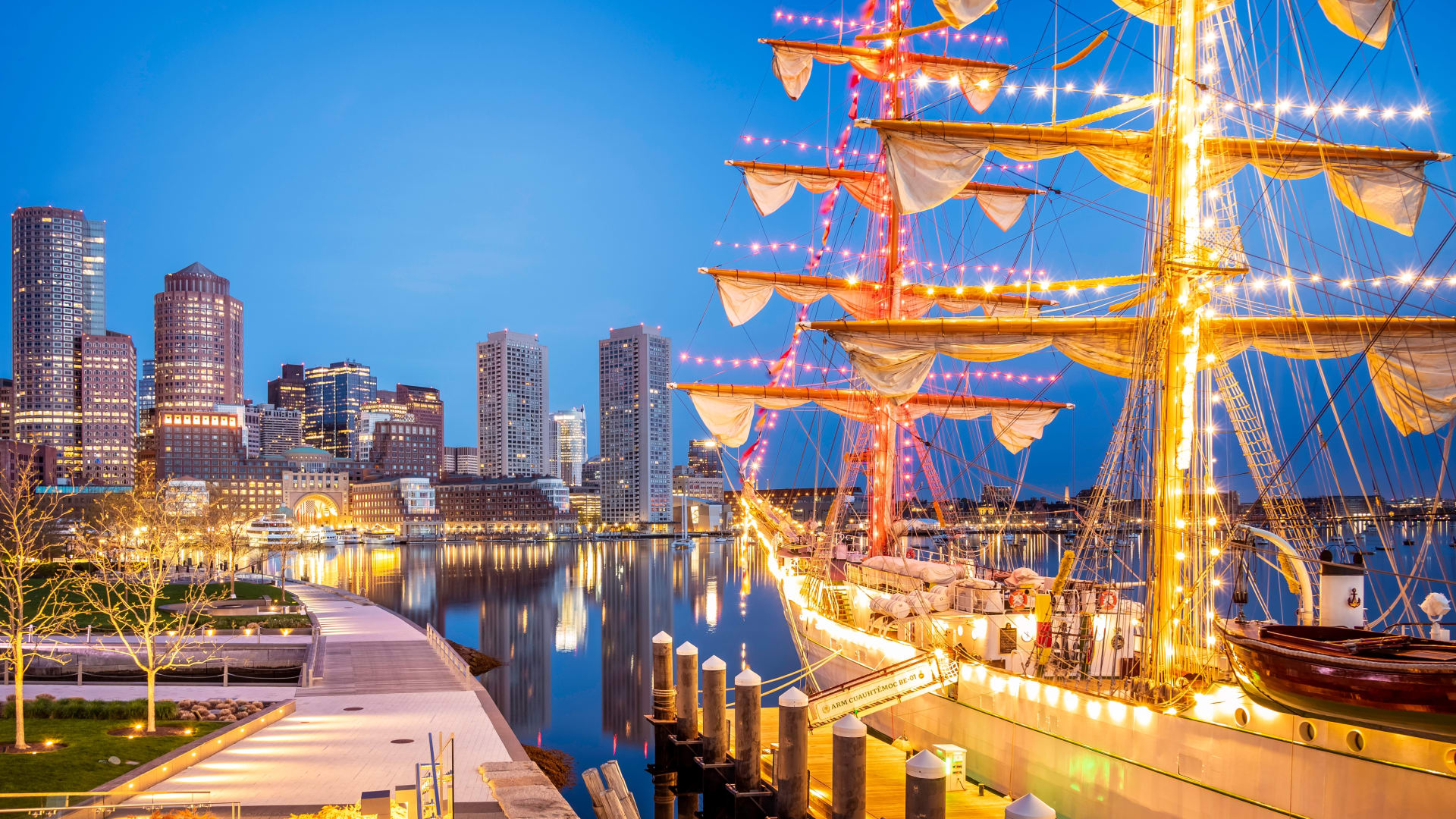 view-historic-architecture-boston-massachusetts-usa