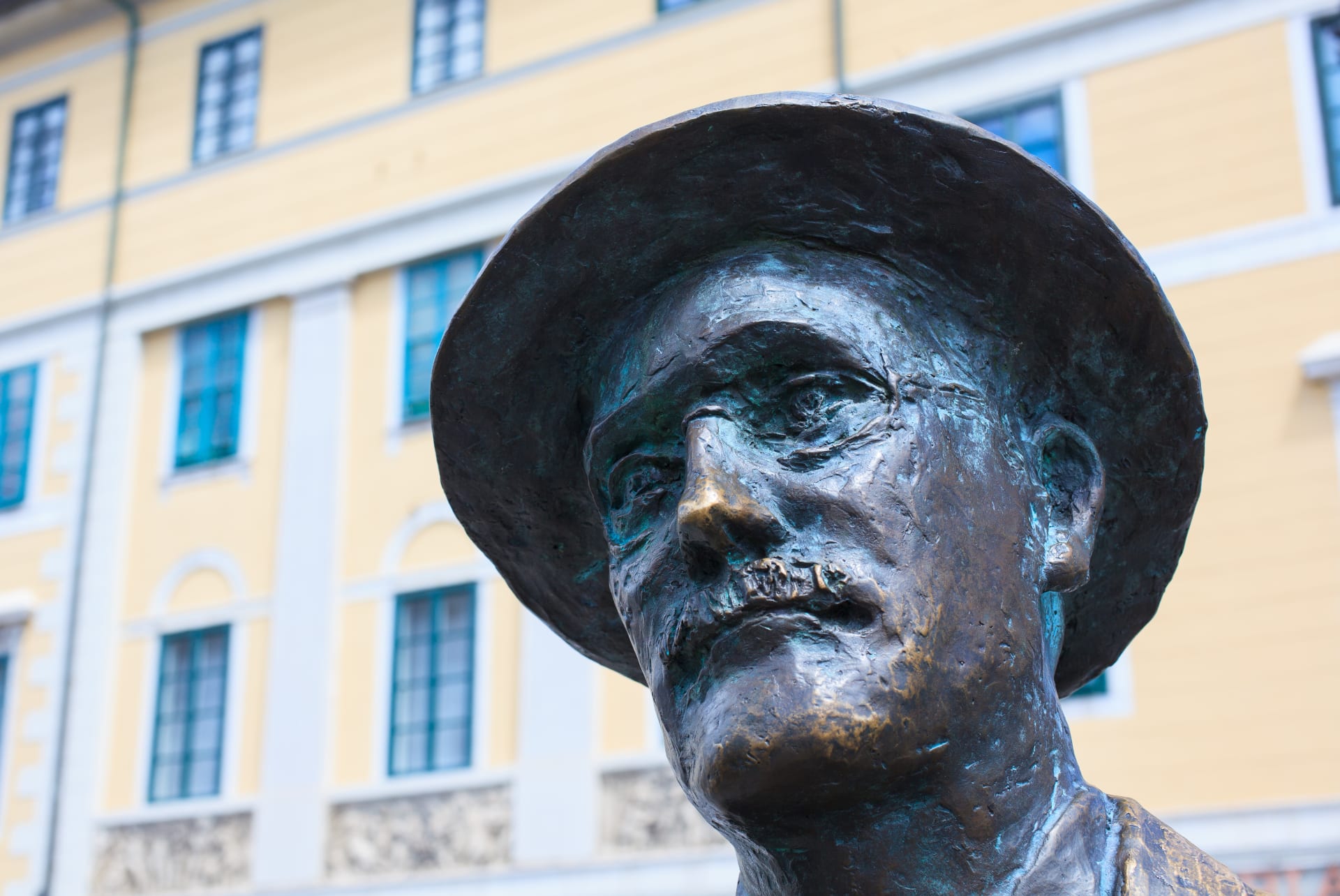 view-james-joyce-statue