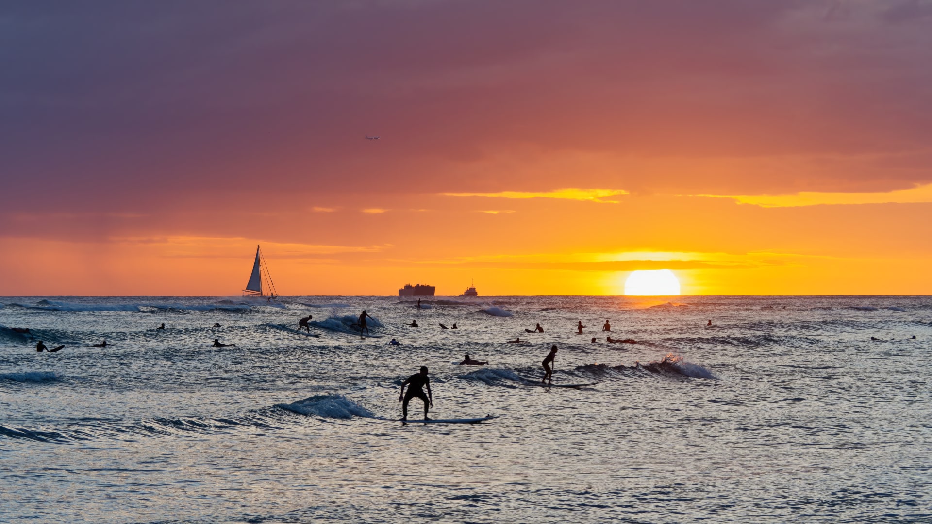 view-waikiki-beach-beautiful-sunset-silhouettes