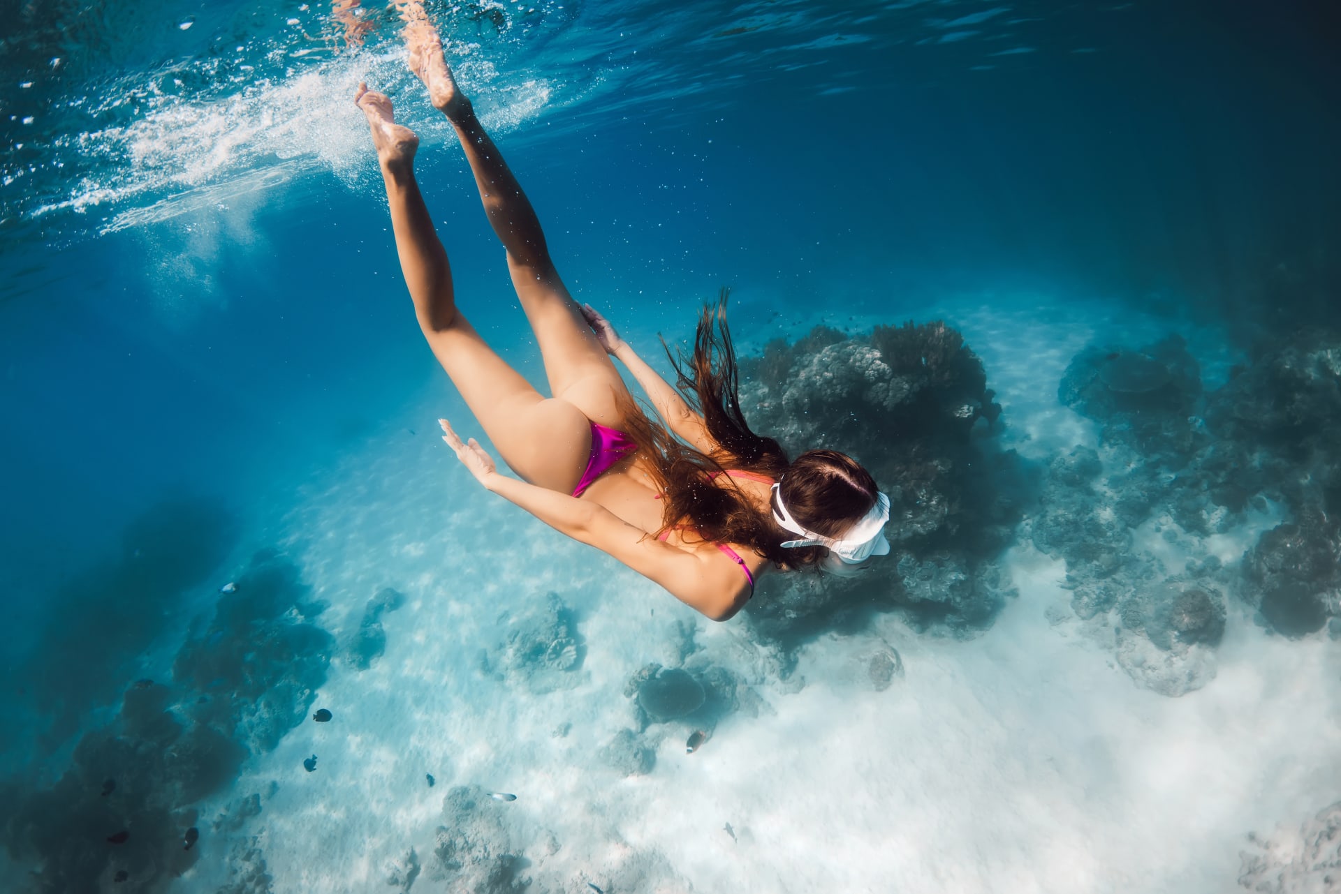 woman-snorkeling-blue-sea
