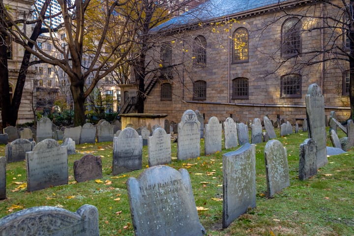 Cementerio de King's Chapel, Boston. Planes divertidos en el centro de Boston.