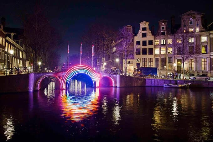 Eine Lichtanstallation beim Light Festival in Amsterdam