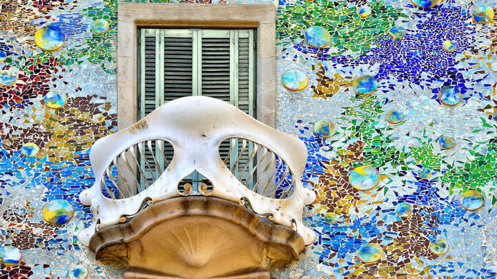 Skull mask balconies on the Casa Batllo facade