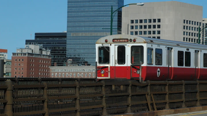 Boston Red Line. Transporte público desde el aeropuerto al centro de Boston.