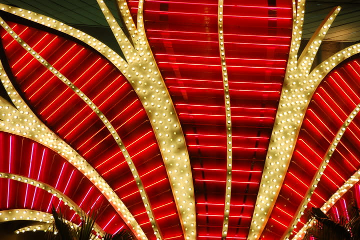 Luces de neón en Fremont Street, Las Vegas. Principales atracciones turísticas en Las Vegas.