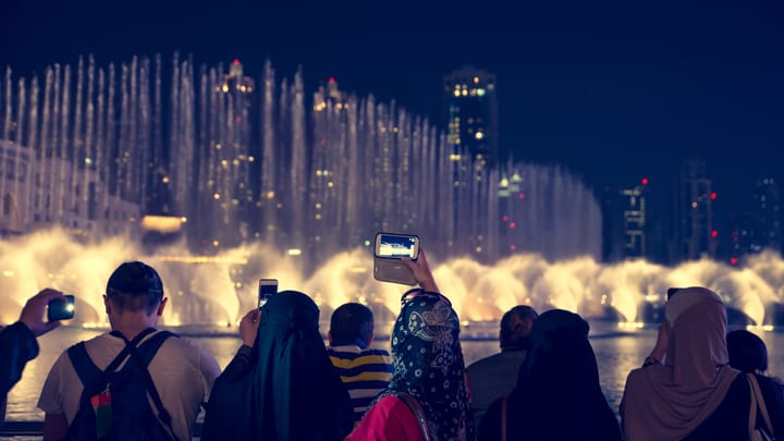 Crowd of tourists watching the dancing fountain show at the Bellagio in Las Vegas